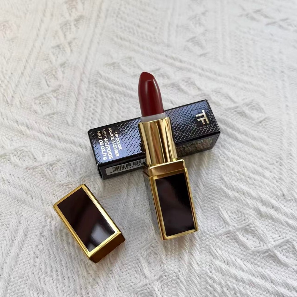 Tom Ford Mini Size Lipstick in 16 Scarlet Rouge 1g